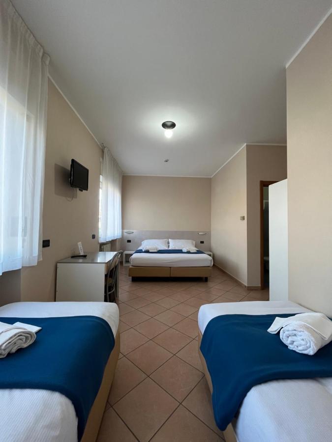 Al Centro Bed & Breakfast แวร์บาเนีย ภายนอก รูปภาพ