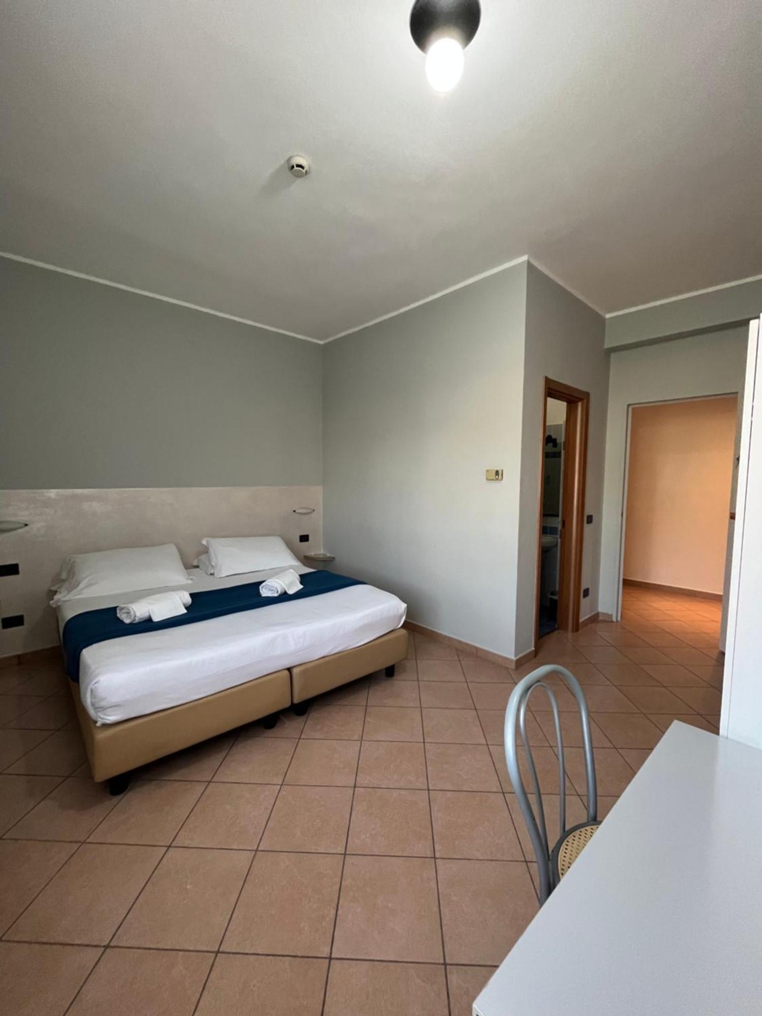Al Centro Bed & Breakfast แวร์บาเนีย ภายนอก รูปภาพ