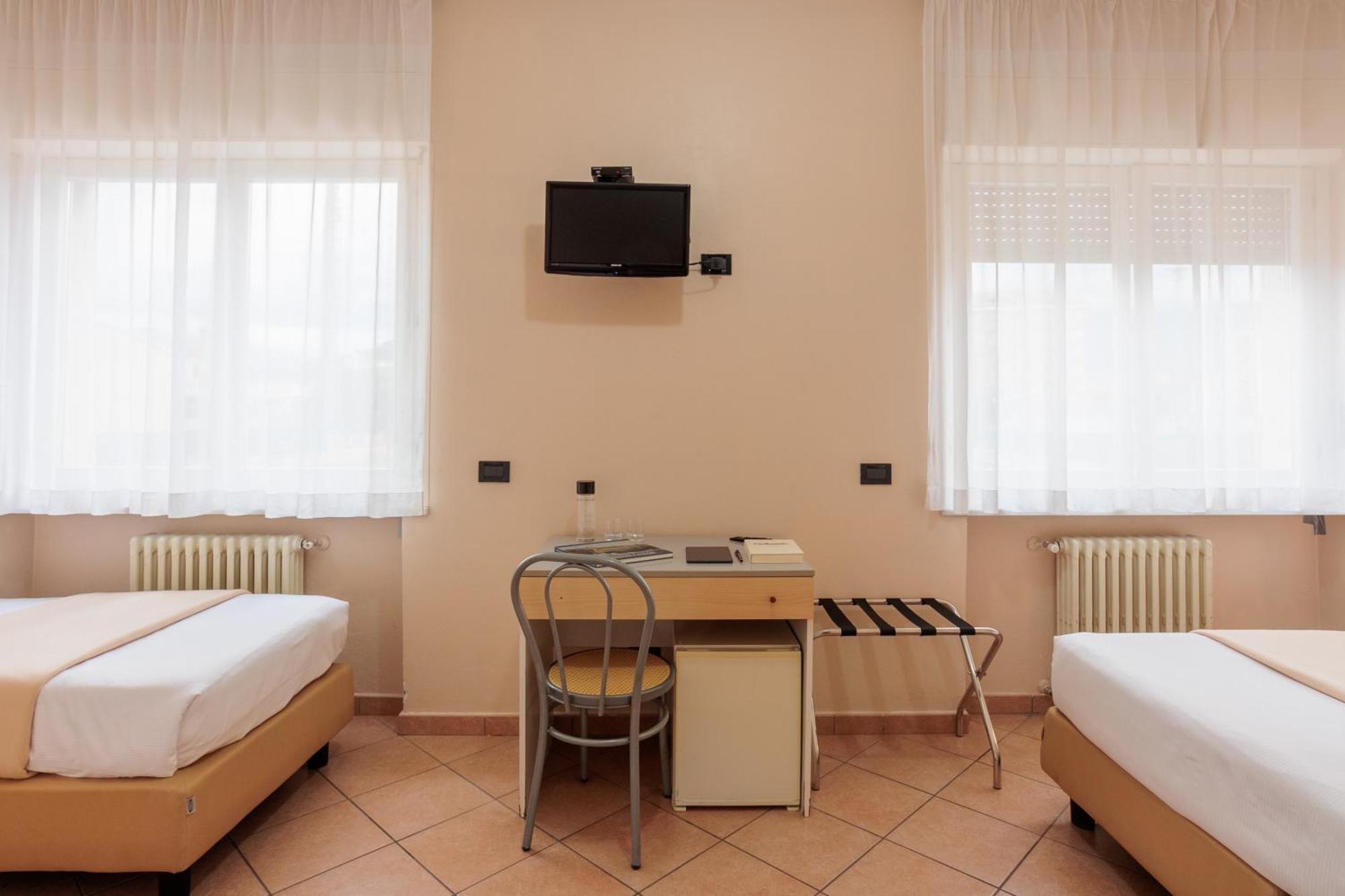 Al Centro Bed & Breakfast แวร์บาเนีย ภายนอก รูปภาพ