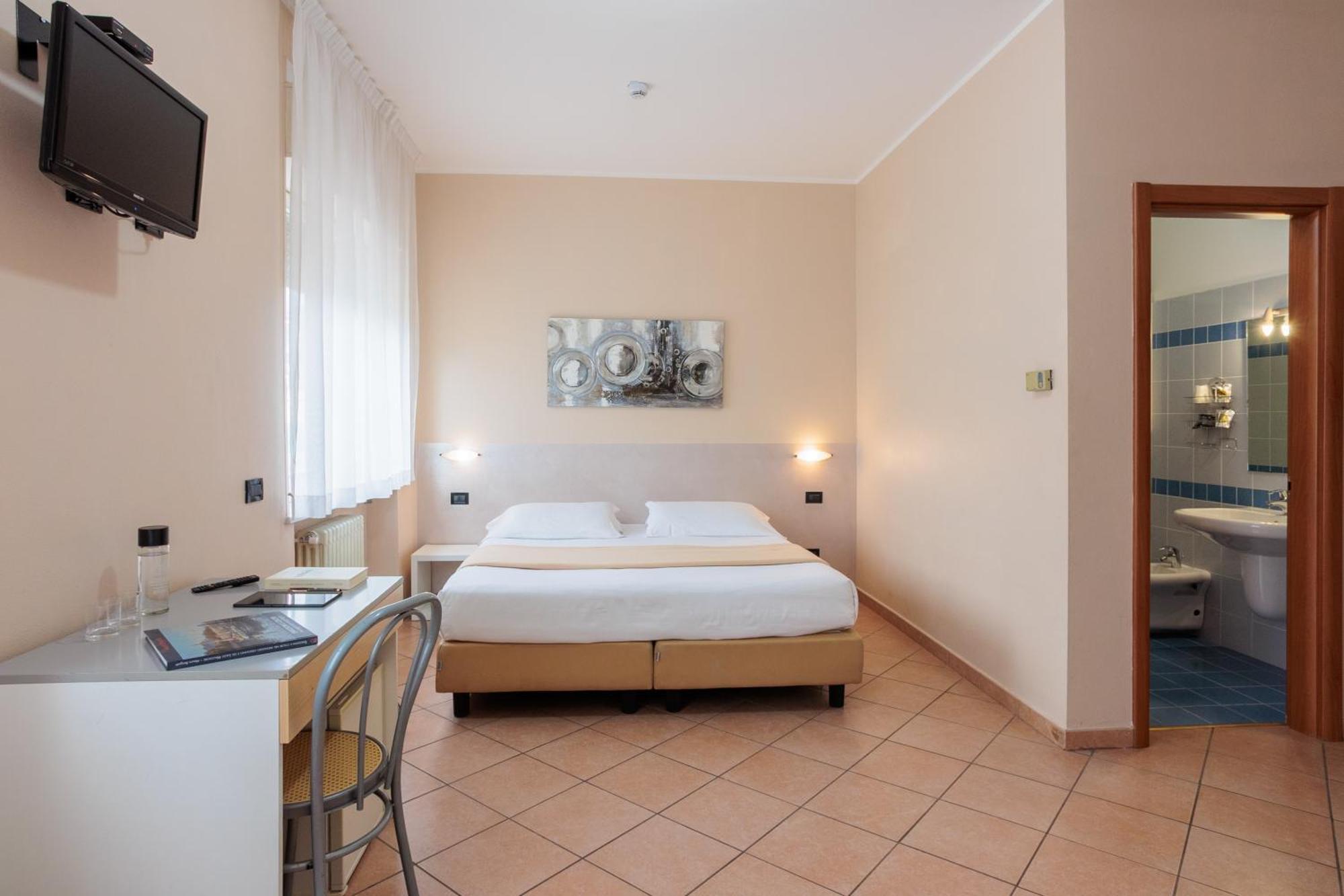 Al Centro Bed & Breakfast แวร์บาเนีย ภายนอก รูปภาพ