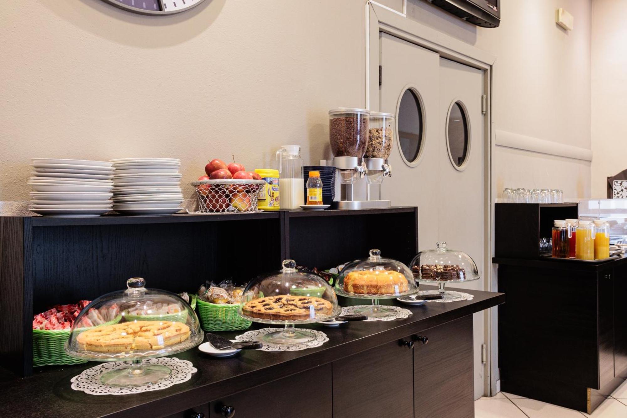 Al Centro Bed & Breakfast แวร์บาเนีย ภายนอก รูปภาพ