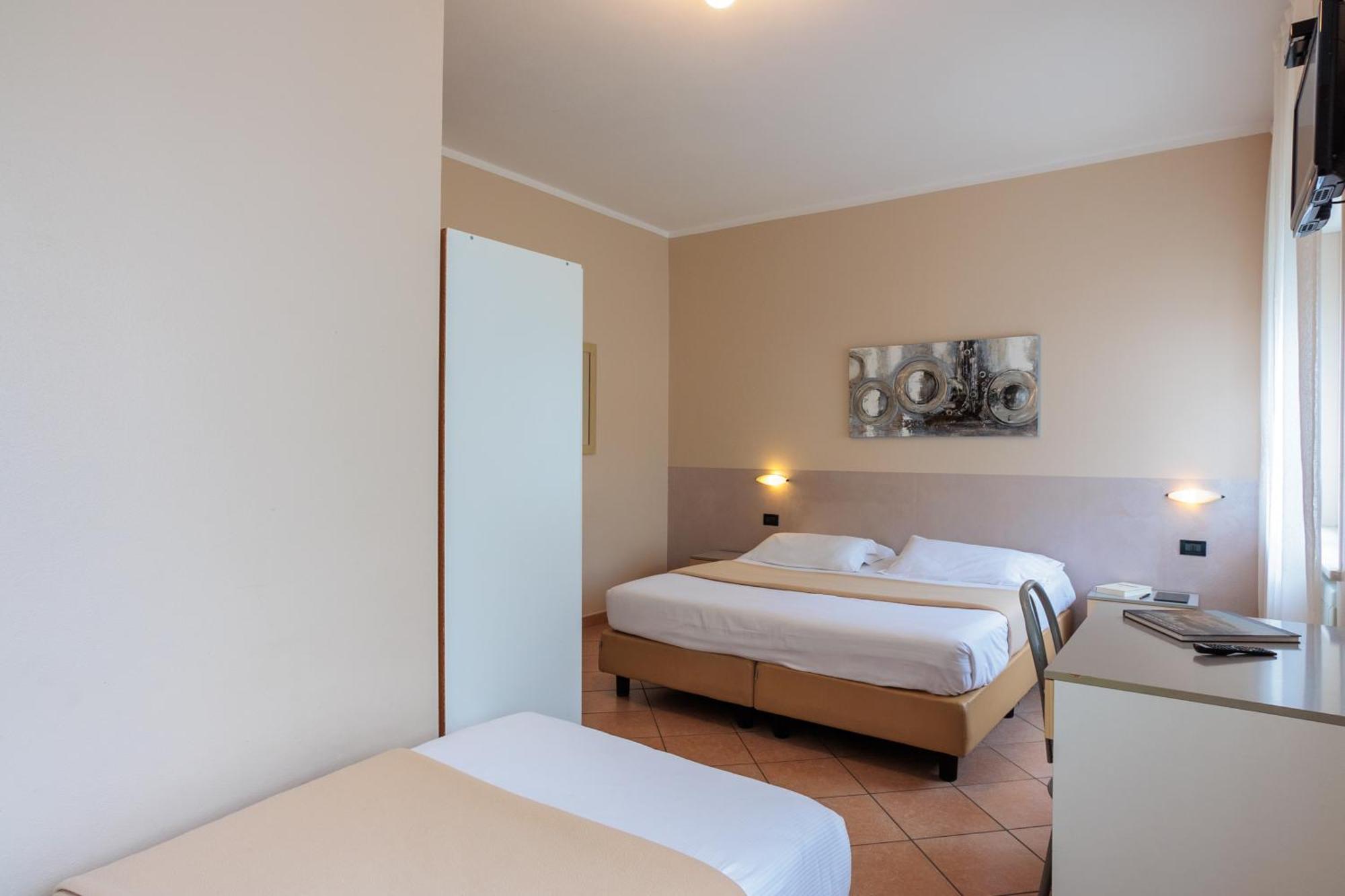 Al Centro Bed & Breakfast แวร์บาเนีย ภายนอก รูปภาพ